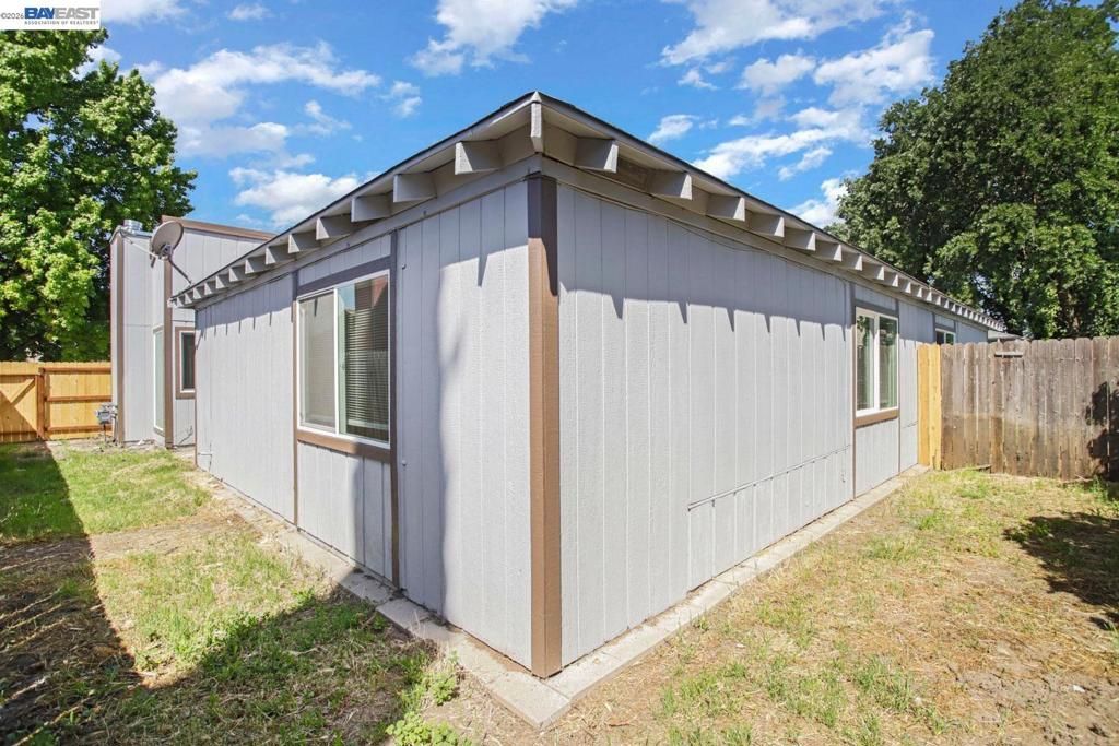 Image 12 of property listing at 8710 8710 Kelley Dr, Stockton, CA 95209