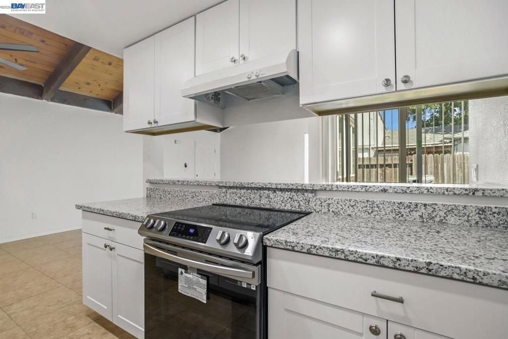 Image 16 of property listing at 8710 8710 Kelley Dr, Stockton, CA 95209