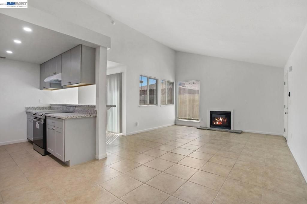 Image 2 of property listing at 8710 8710 Kelley Dr, Stockton, CA 95209