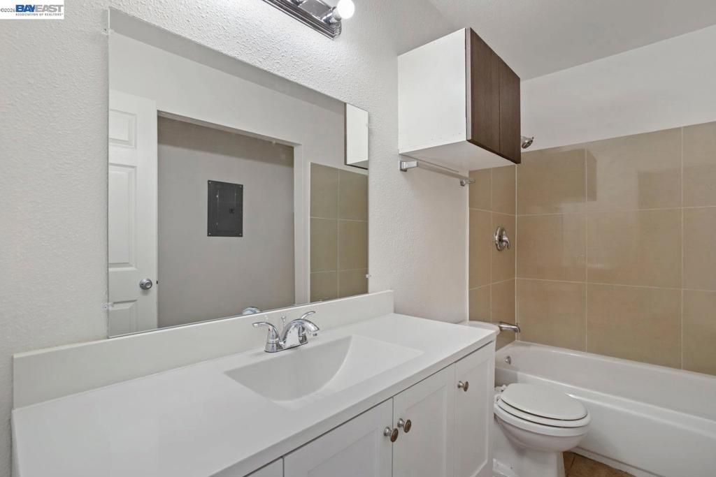 Image 20 of property listing at 8710 8710 Kelley Dr, Stockton, CA 95209