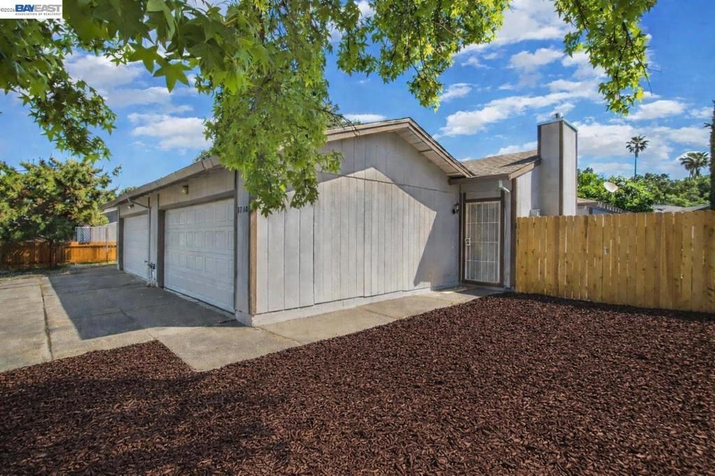 Image 4 of property listing at 8710 8710 Kelley Dr, Stockton, CA 95209