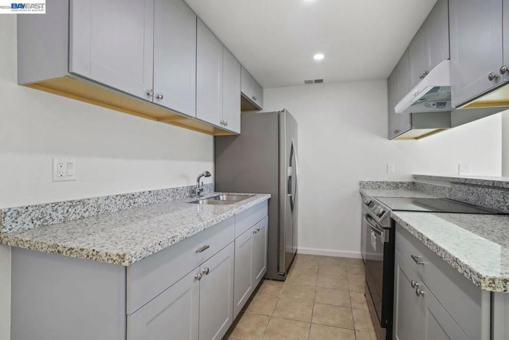 Image 7 of property listing at 8710 8710 Kelley Dr, Stockton, CA 95209