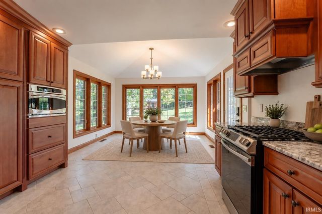 7122 Wedgewood Drive, Newburgh, IN 47630