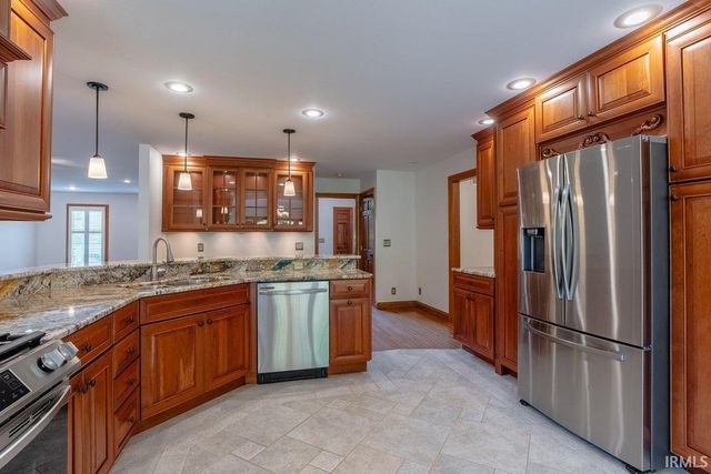 7122 Wedgewood Drive, Newburgh, IN 47630