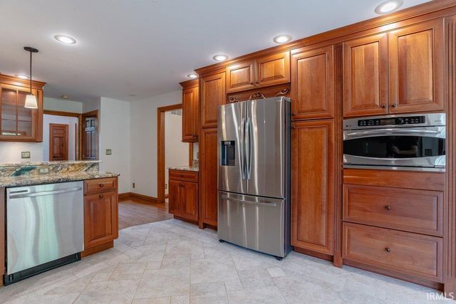 7122 Wedgewood Drive, Newburgh, IN 47630