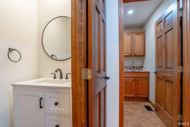 7122 Wedgewood Drive, Newburgh, IN 47630