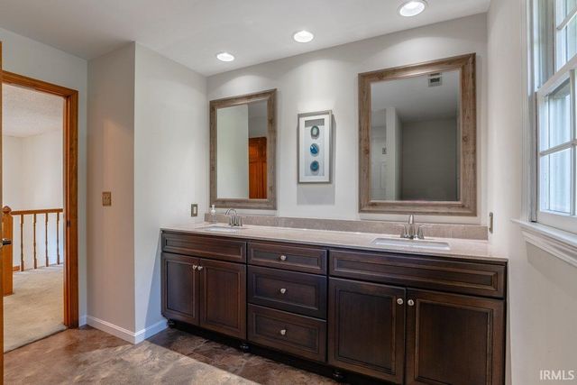 7122 Wedgewood Drive, Newburgh, IN 47630