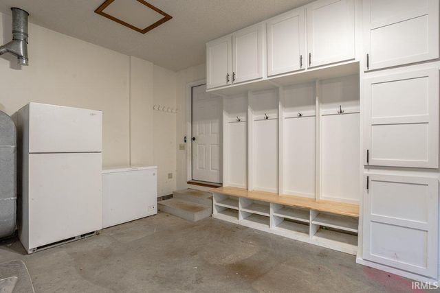 7122 Wedgewood Drive, Newburgh, IN 47630