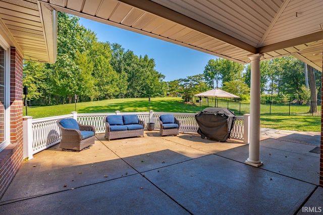 7122 Wedgewood Drive, Newburgh, IN 47630