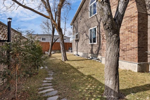 6924 S HILLSIDE VILLAGE CIR, Salt Lake City, UT 84121