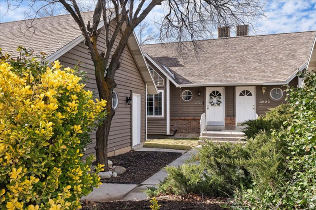 6924 S HILLSIDE VILLAGE CIR, Salt Lake City, UT 84121