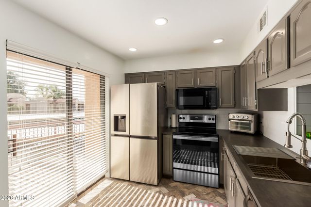 9340 N 92ND Street 203, Scottsdale, AZ 85258