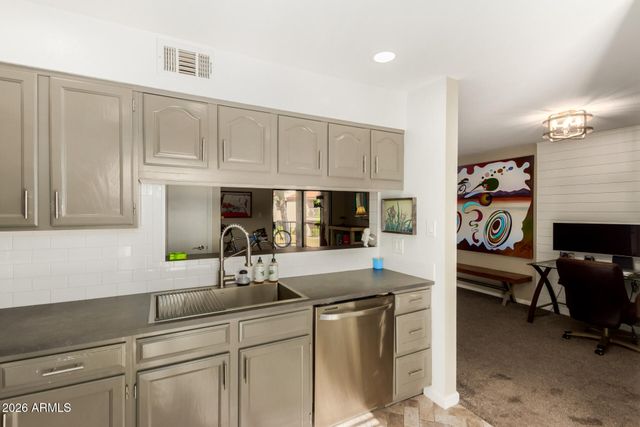 9340 N 92ND Street 203, Scottsdale, AZ 85258