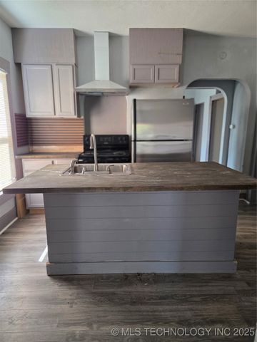 5134 Charles Page Boulevard, Tulsa, OK 74127