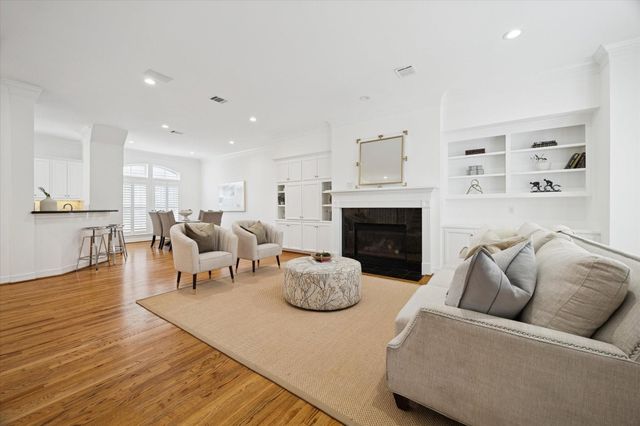 2638 Wroxton Road, West University Place, TX 77005