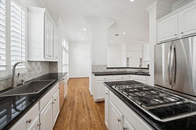 2638 Wroxton Road, West University Place, TX 77005