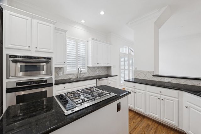 2638 Wroxton Road, West University Place, TX 77005