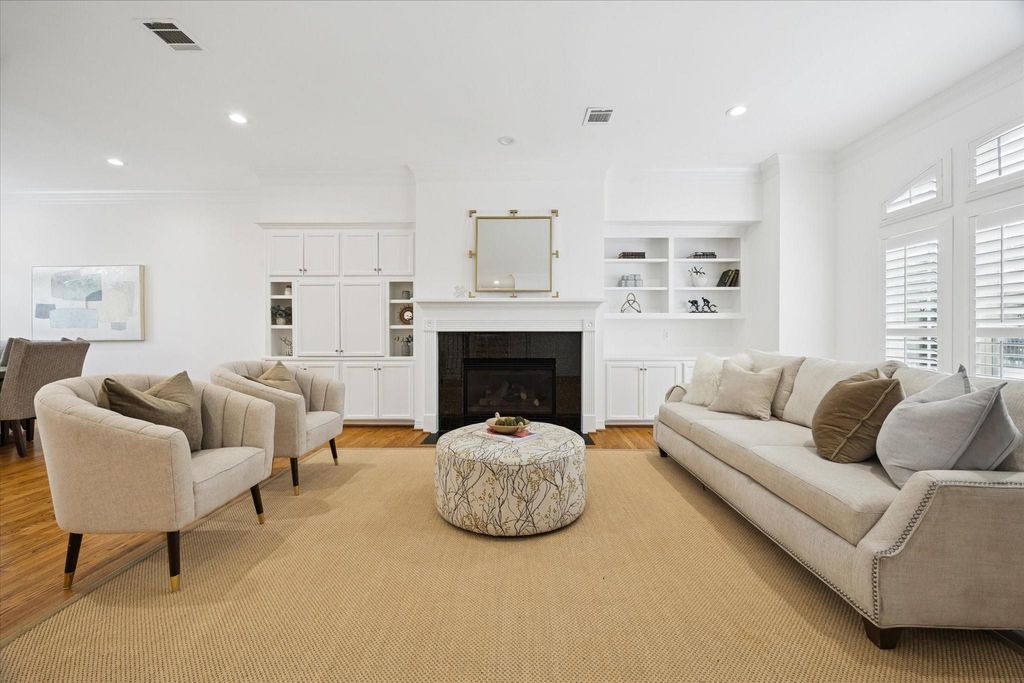 2638 Wroxton Road, West University Place, TX 77005