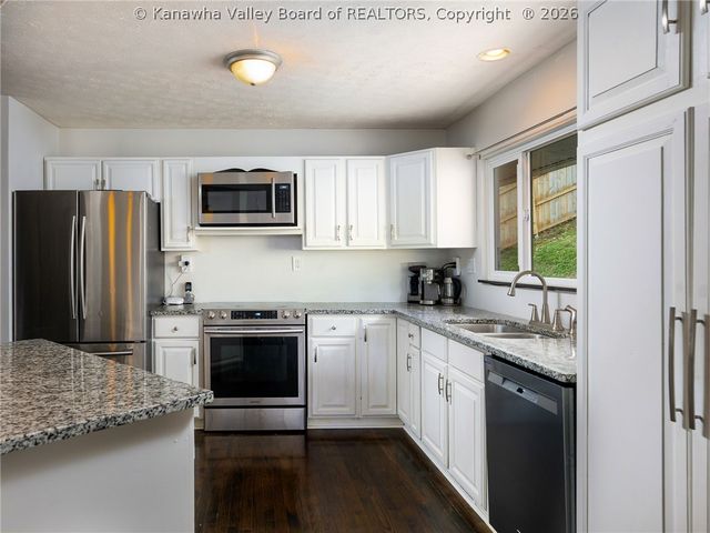 1501 Grandview Drive, Charleston, WV 25302