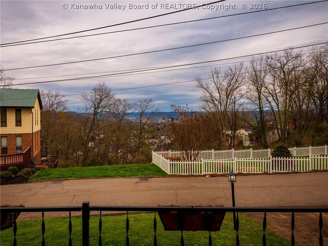 1501 Grandview Drive, Charleston, WV 25302