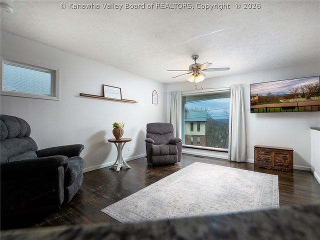 1501 Grandview Drive, Charleston, WV 25302