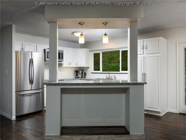 1501 Grandview Drive, Charleston, WV 25302