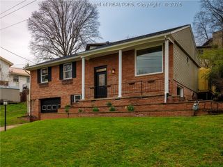 1501 Grandview Drive, Charleston, WV 25302