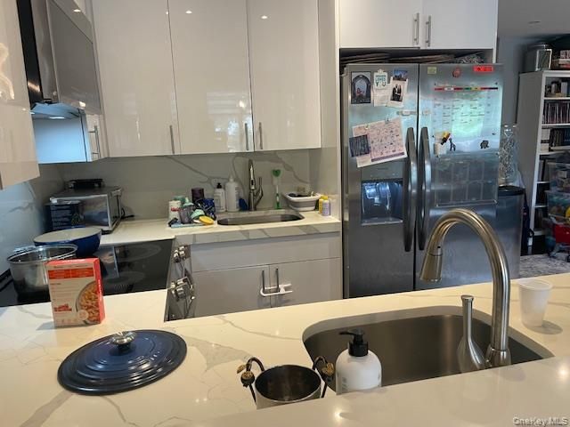 655 Chestnut Street 2nd Fl, Cedarhurst, NY 11516