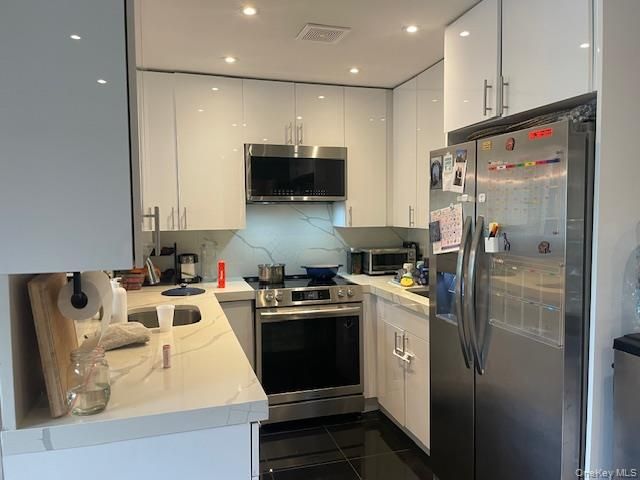 655 Chestnut Street 2nd Fl, Cedarhurst, NY 11516