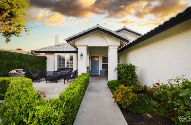 9017 Caymus Court, Bakersfield, CA 93312