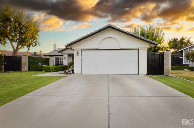 9017 Caymus Court, Bakersfield, CA 93312