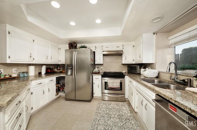 9017 Caymus Court, Bakersfield, CA 93312