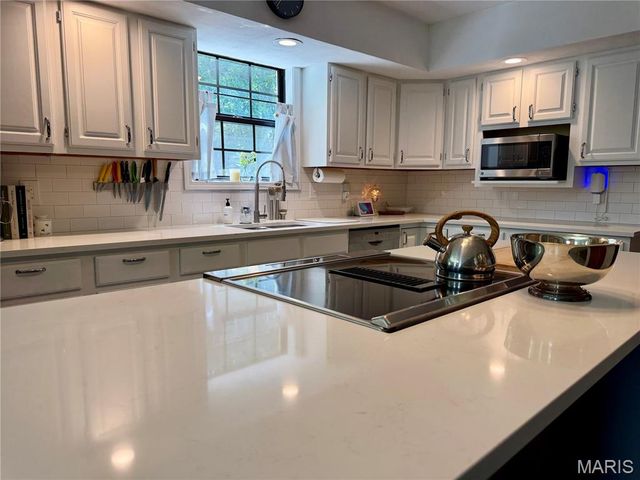 404 Hunters Glen, Belleville, IL 62220