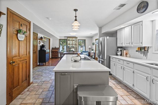 404 Hunters Glen, Belleville, IL 62220