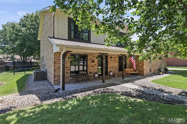 404 Hunters Glen, Belleville, IL 62220