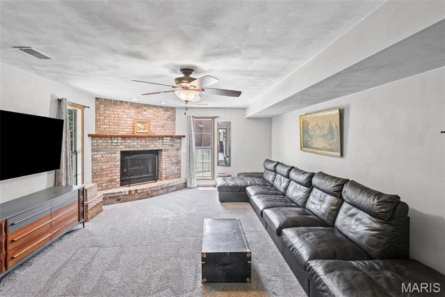 404 Hunters Glen, Belleville, IL 62220