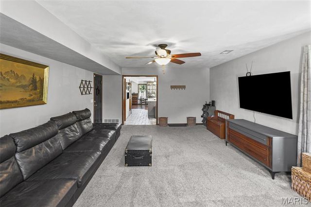 404 Hunters Glen, Belleville, IL 62220