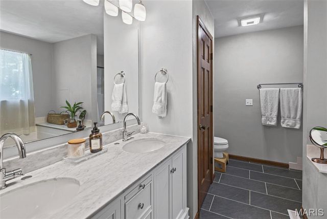 404 Hunters Glen, Belleville, IL 62220