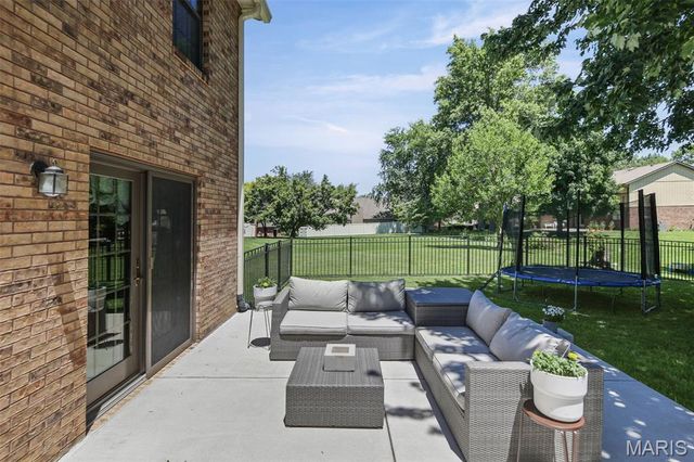 404 Hunters Glen, Belleville, IL 62220