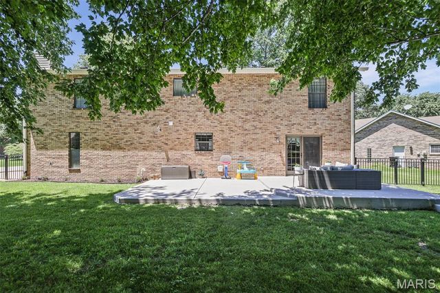 404 Hunters Glen, Belleville, IL 62220