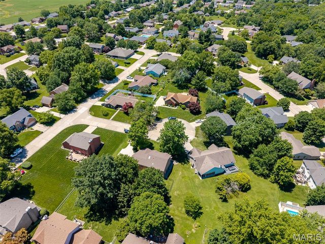 404 Hunters Glen, Belleville, IL 62220
