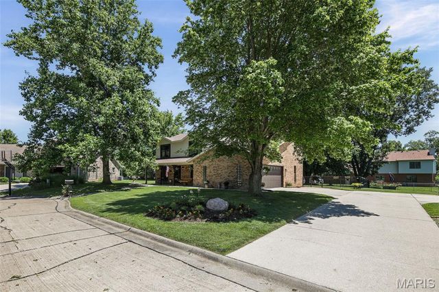 404 Hunters Glen, Belleville, IL 62220
