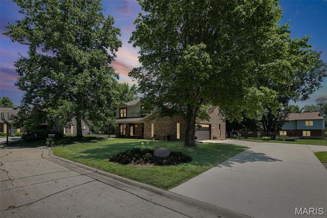 404 Hunters Glen, Belleville, IL 62220