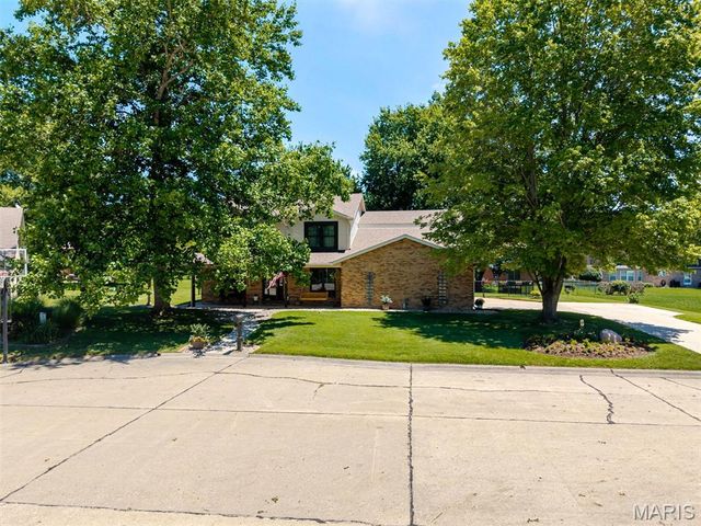 404 Hunters Glen, Belleville, IL 62220