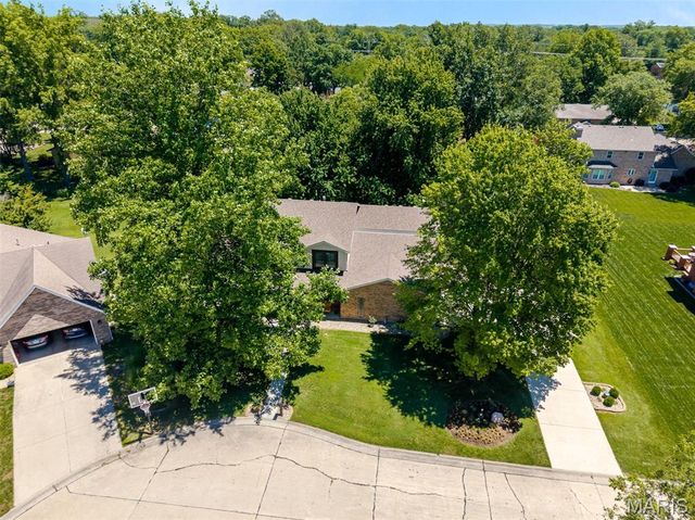 404 Hunters Glen, Belleville, IL 62220