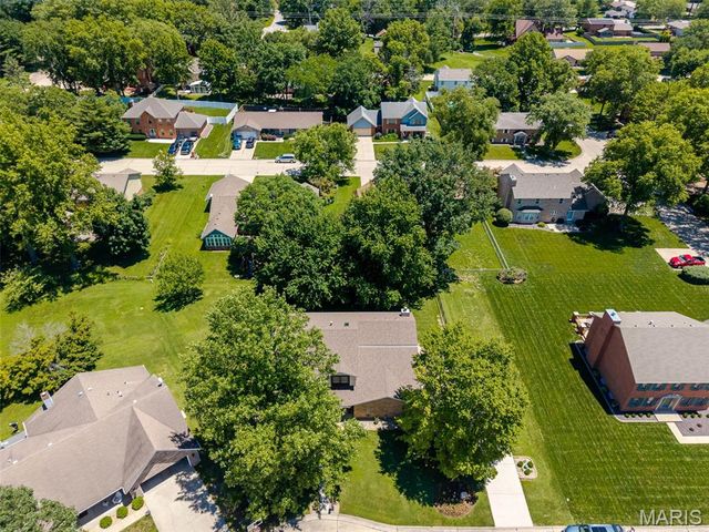 404 Hunters Glen, Belleville, IL 62220