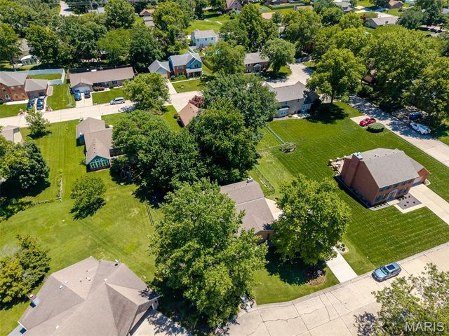 404 Hunters Glen, Belleville, IL 62220