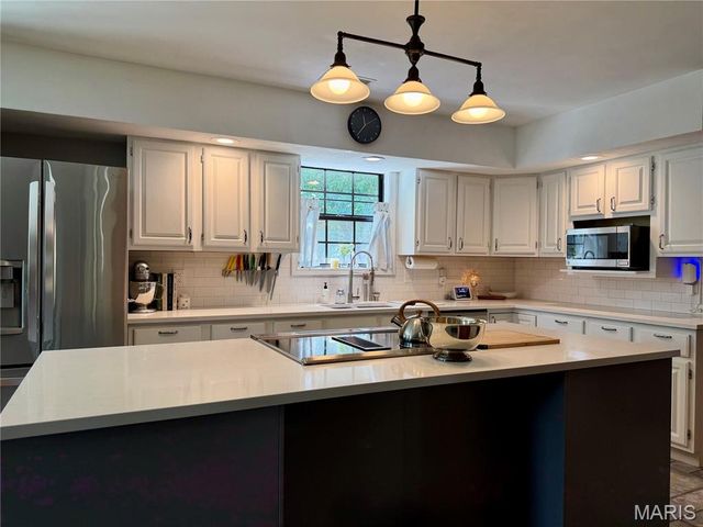 404 Hunters Glen, Belleville, IL 62220
