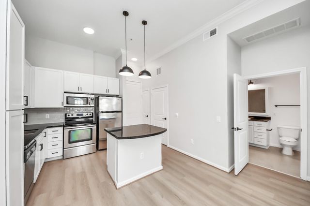 6363 San Felipe Street 207, Houston, TX 77057