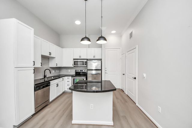 6363 San Felipe Street 207, Houston, TX 77057